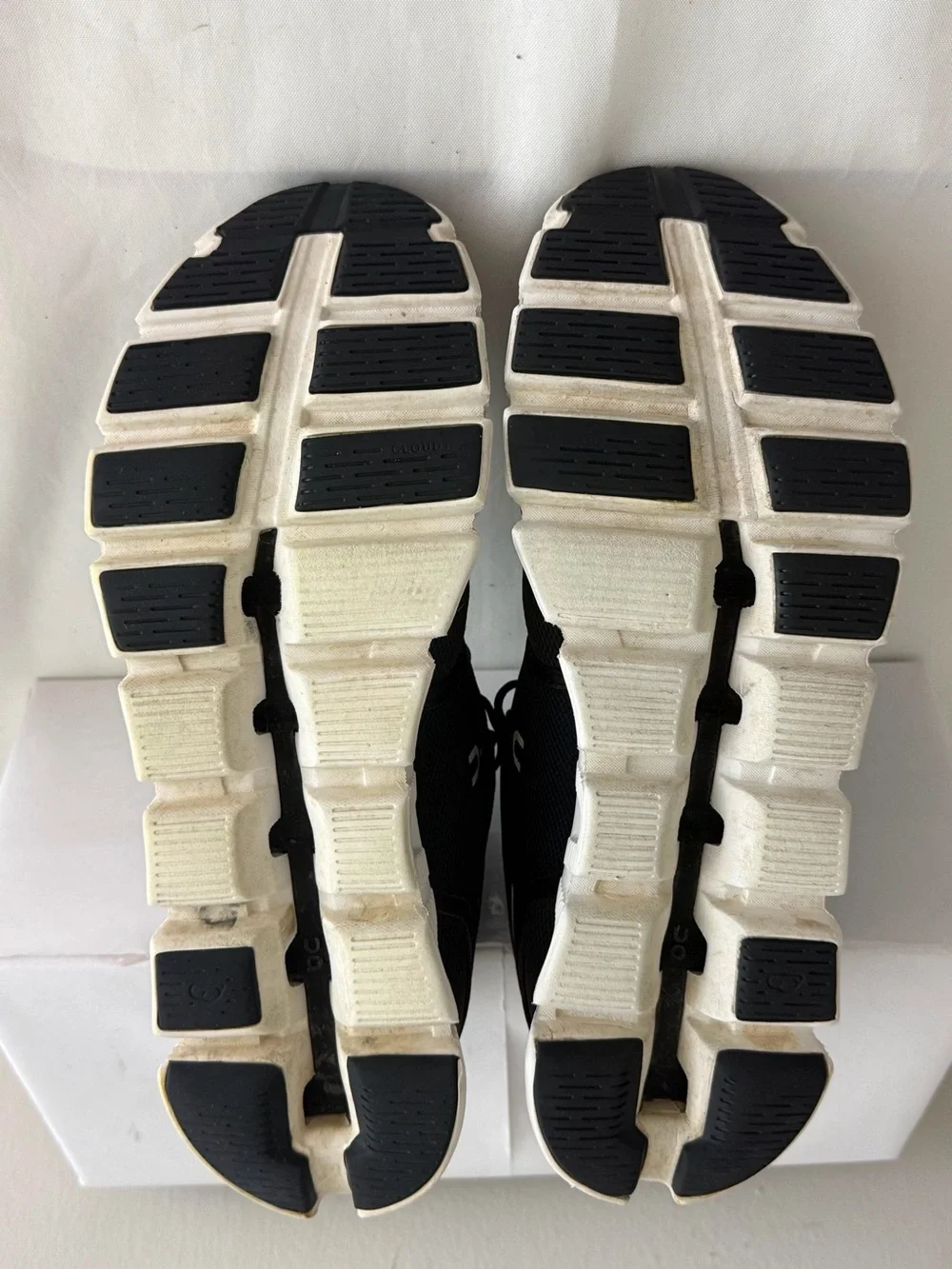 On Cloud 5 Black White Swiss Engineering  Running Shoes Men’s 11 NO INSOLES